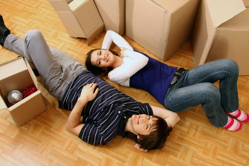 Local moving truck service for Kingston residential streets
